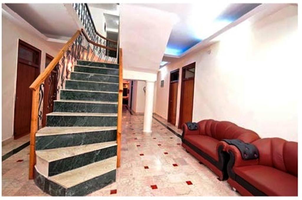 Ranikhet Grand Hotel Exterior foto