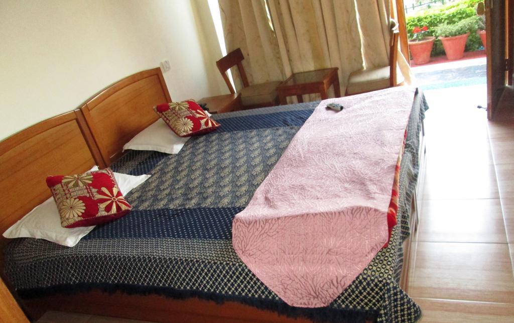Ranikhet Grand Hotel Habitación foto