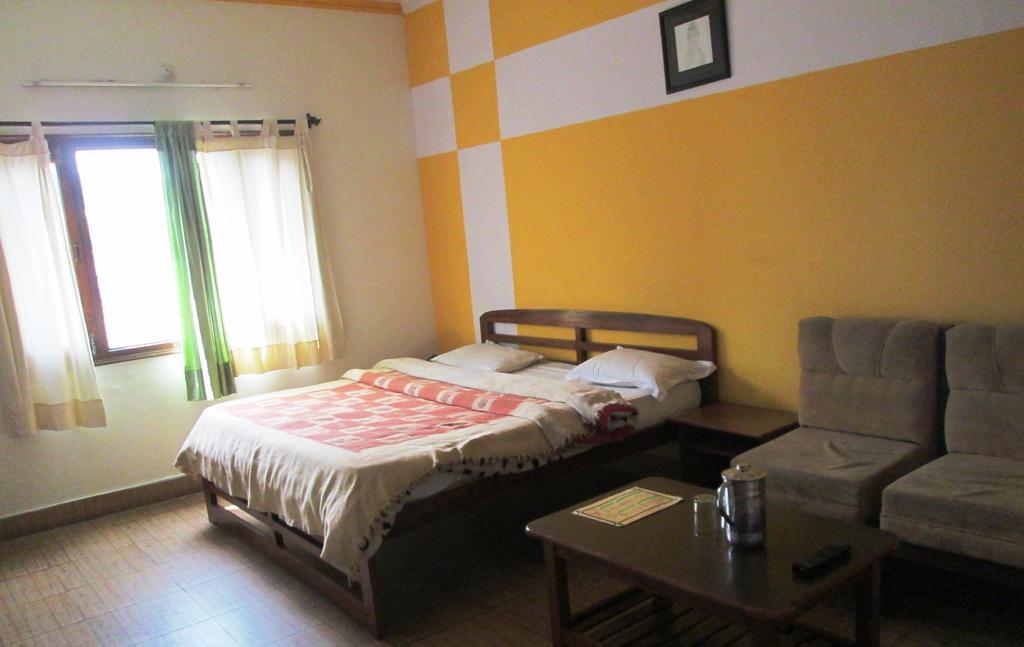 Ranikhet Grand Hotel Habitación foto
