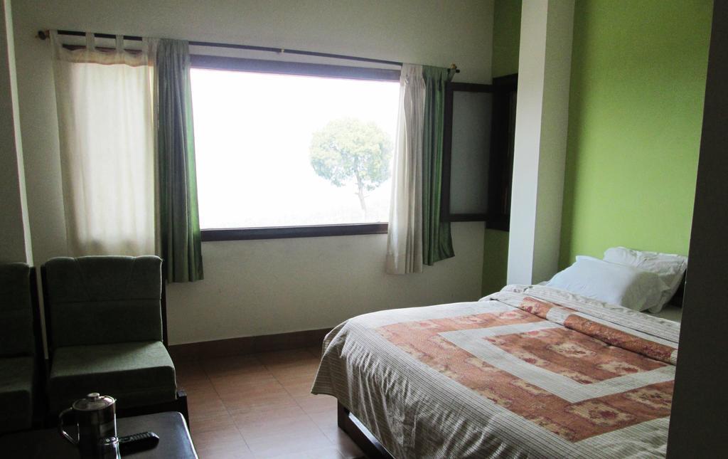 Ranikhet Grand Hotel Habitación foto