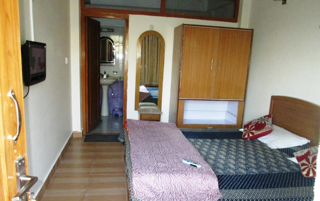 Ranikhet Grand Hotel Habitación foto